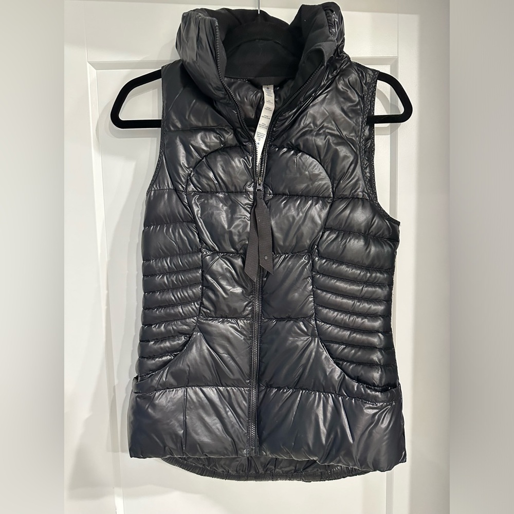 Lululemon black vest, size 6, good condition